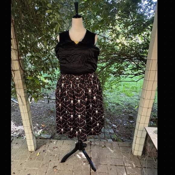 Pinup Couture Dresses & Skirts - Laura Byrnes Little Jun Skirt 4X Gothic Skull Print Rockabilly Pinup